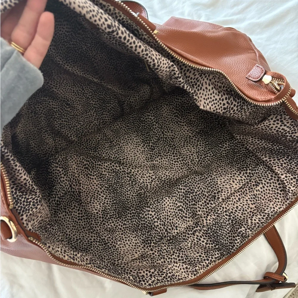 Women's Large Brown Tote Bag - Classic Faux Leather Travel Tote - Picture 3 of 9